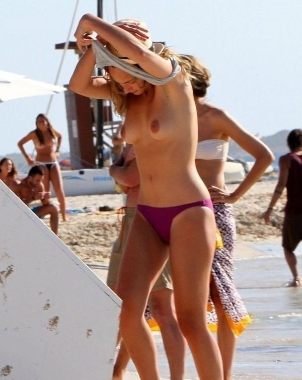 Nora Arnezeder