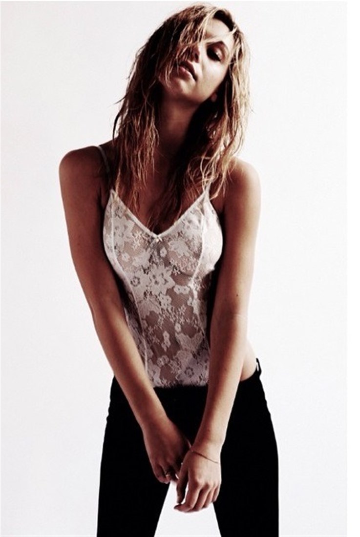 Alexis Ren