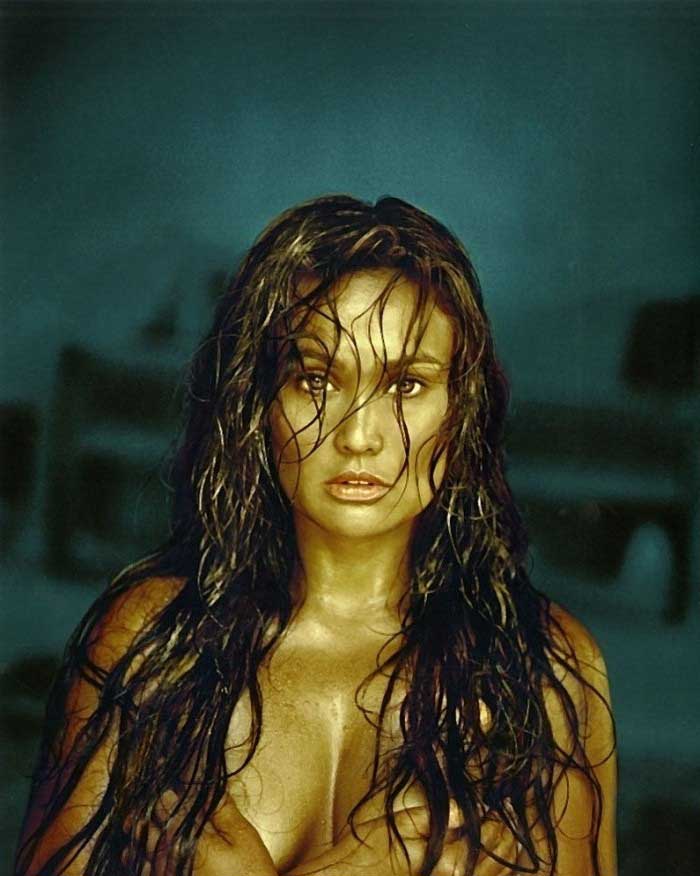 Tia Carrere